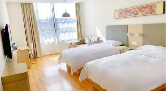 HanTing Hotel (Guangyuan Central Hospital Maternal and Child Branch), Book Hotel Hoteller i Lizhou med parkering, Parkering