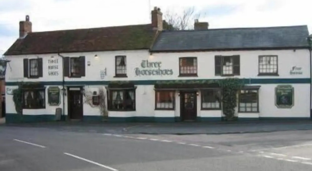 The Three Horseshoes, Забронировать Гостевой дом Отели Бакингемшир с парковкой, Парковка