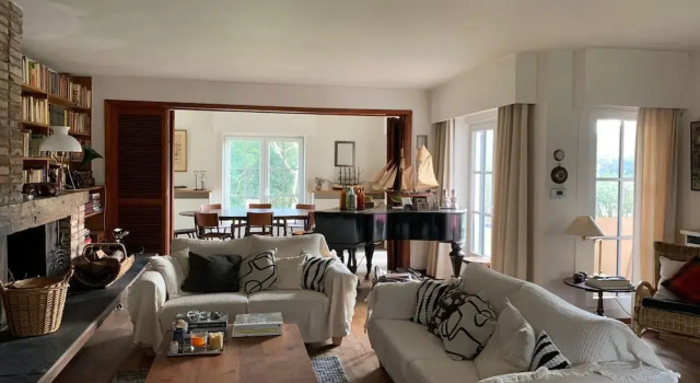 Коттедж Charming Home w/ Garden