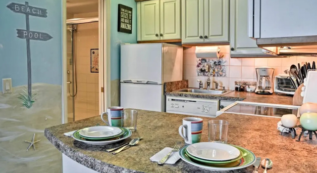 Апартаменты Colorful Virginia Beach Studio - Steps to Beach!