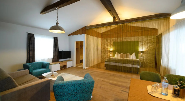 Люкс c 1 комнатой с балконом и с видом на сад Landhotel Anna