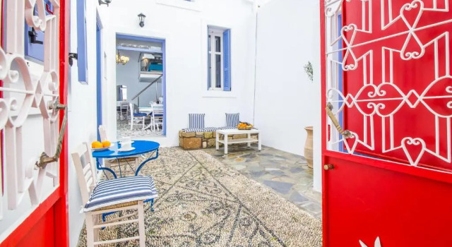 Коттедж с 2 комнатами The Red Door in Koskinou