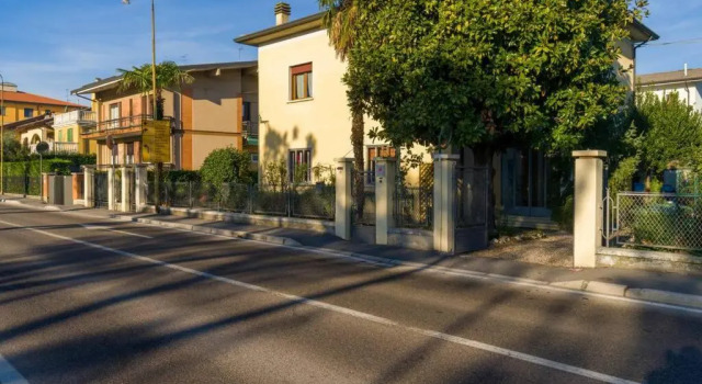 GARDALAND Residenza le Rose! 120 m2, Prenota Hotel Hotel a Veneto con parcheggio, Parcheggio
