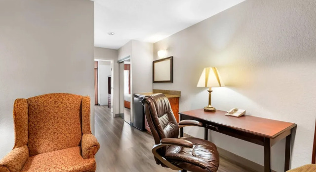 Люкс Country Inn & Suites by Radisson, Hot Springs, AR