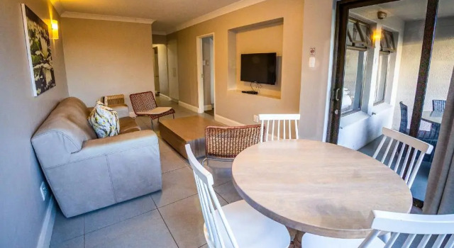 Апартаменты Modern self-catering apartment in a secure estate