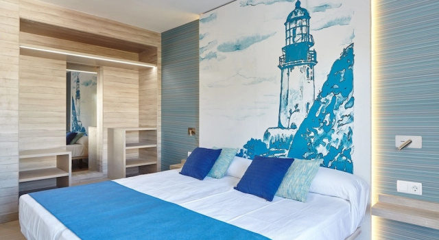 Люкс Цокольный этаж с балконом Sol Bahía Ibiza Suites