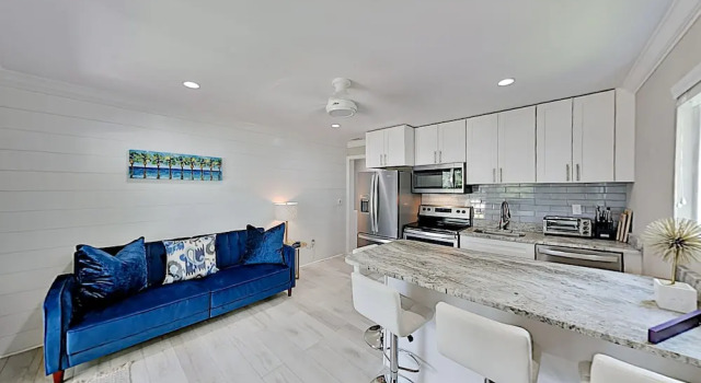 Eagle's Nest - Fully Renovated 1br/1ba 3rd Floor 1 Bedroom Condo