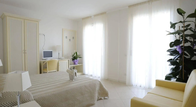 Residence Suite Smeraldo, Забронировать Отель Отели Риччоне 4 звезды, 4*