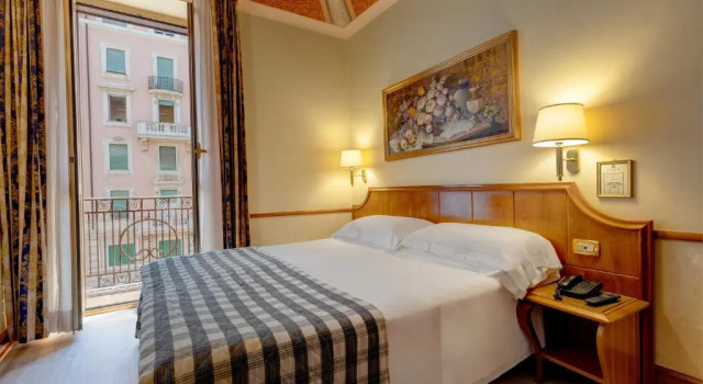 Трёхместный номер Standard с балконом Hotel Amalfi