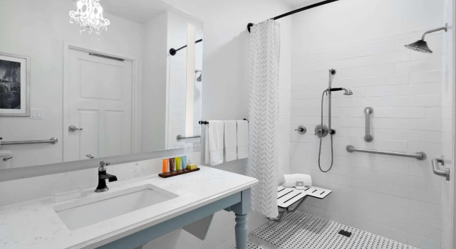 Четырёхместный номер Standard Beaufort Hotel