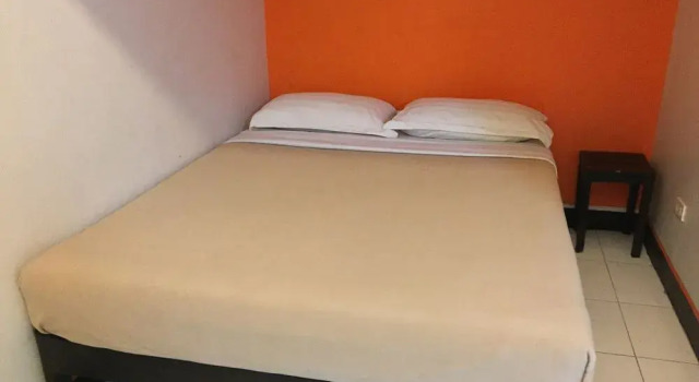 OYO 543 Negrense Suites
