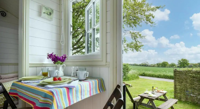 Romantic Shepherds Hut, Kenilworth, Забронировать Отель Отели Уорикшир с парковкой, Парковка