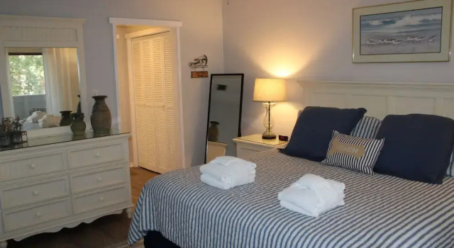 241 Stoney Creek Villa at The Sea Pines Resort, Забронировать Курортный отель Отели Хилтон-Хед-Айленд с парковкой, рядом с Stan Smith Tennis Academy, Парковка