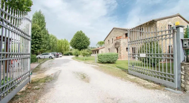 Casa Vacanze Vecchio Granaio, Забронировать Отель Маджоне Озеро Тразимено