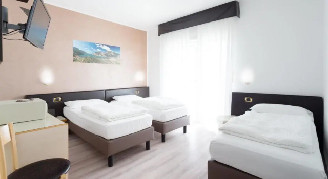 Трёхместный номер Standard с балконом Hotel Rudy
