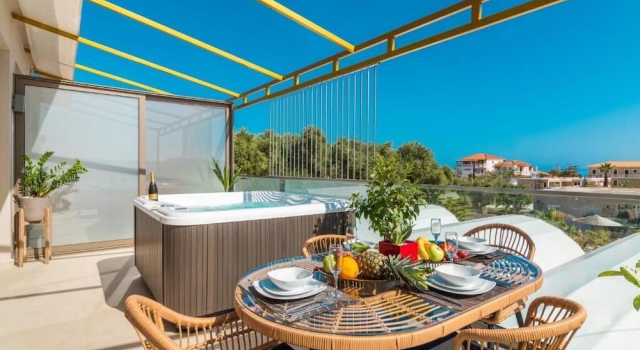 Люкс Comfort Aphrodite Studios & Suites - 140m from the beach, by ZanteWize