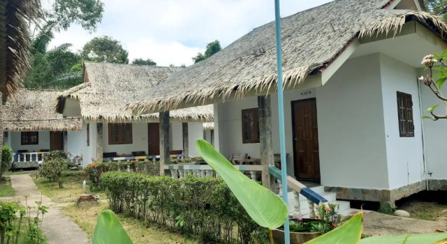 Бунгало с видом на сад Phuwadee Resort