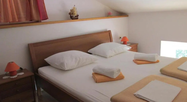 Apartmani Roza Lopar, Prenota Hotel Hotel a Isole Quarnerine con parcheggio, Parcheggio