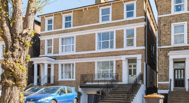 Large Contractor House in Great Location with FREE Parking - Staycation welcome by ComfyWorkers