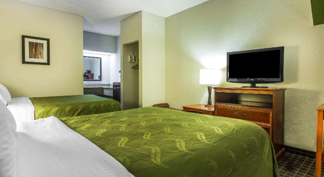 Четырёхместный люкс Quality Inn & Suites Orangeburg