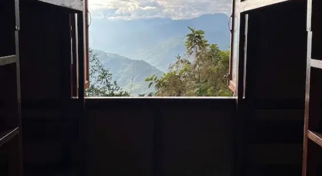 Кровать в общем номере (мужской номер) Art Mile Kalimpong