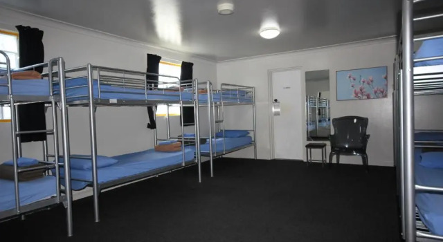 Кровать в общем номере (женский номер) City Backpackers HQ