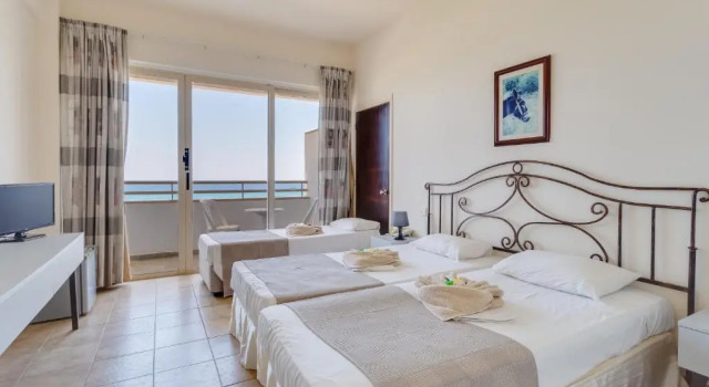 Двухместный номер с видом на бассейн Piere - Anne Beach Hotel