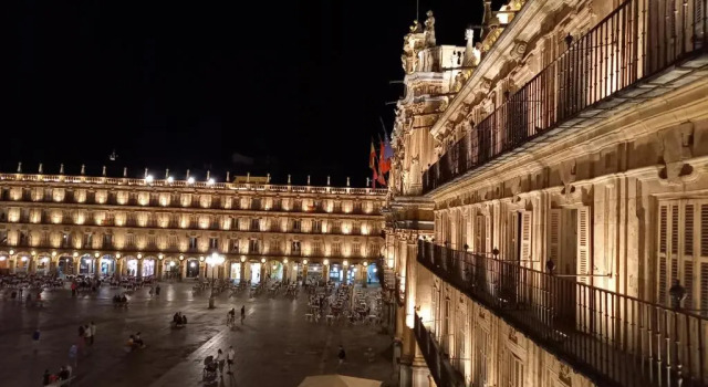 Toro 2, 2º en la misma Plaza Mayor de Salamanca