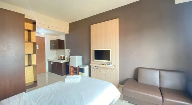 Bright Studio Room at Pinewood Apartment, Buchen Sie Ferienwohnung Sindanglaya West-Java