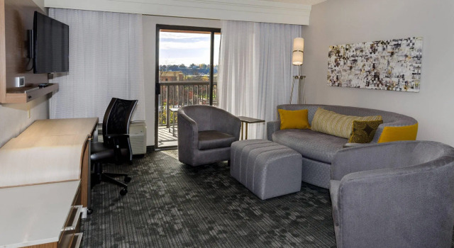 Двухместный люкс Courtyard by Marriott Nashville at Opryland