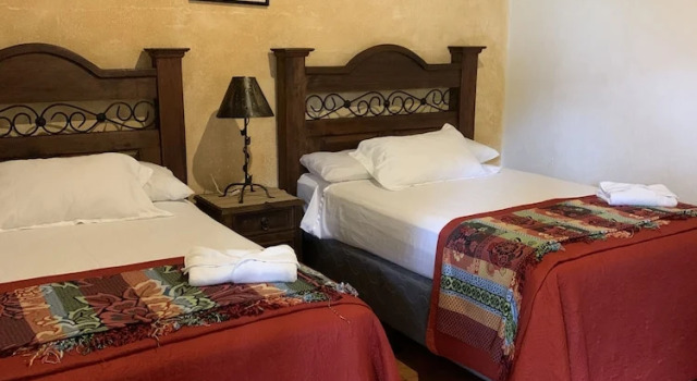Hotel Casa Anturio, Забронировать Отель Отели Антигуа-Гватемалы с бассейном, рядом с Смотровая площадка «Серро-де-ла-Крус», Бассейн