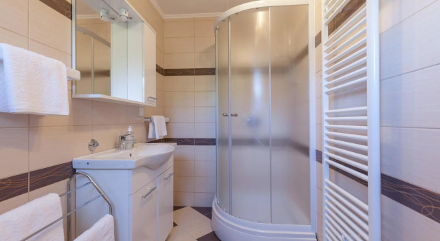 IRIS Room & Apartment, Rezervați Apartament Plitvica Slunj