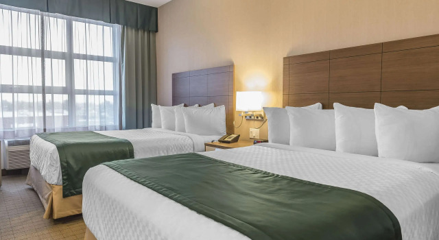 Четырёхместный номер Standard Quality Inn Sept-Îles
