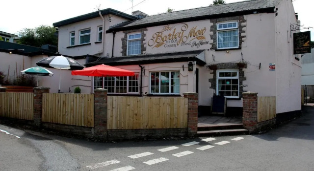 The Barley Mow, Boek Hotel Penllyn 