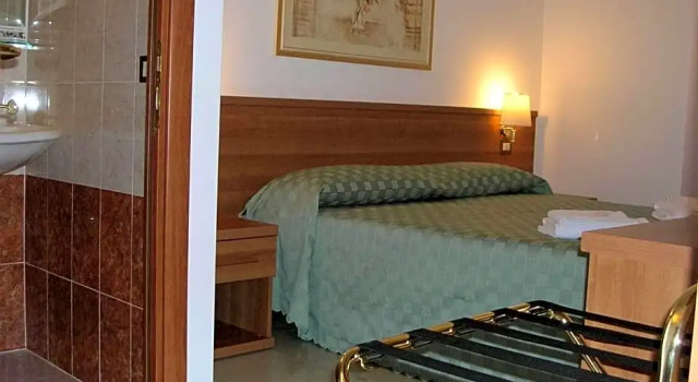 Emanuela B&B, Забронировать Отель «постель и завтрак» Рим Лацио, рядом с Piazza San Giovanni in Laterano