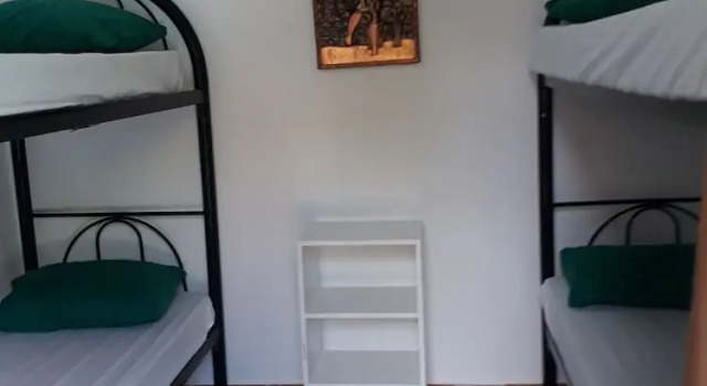 Кровать в общем номере Accoustix Backpackers Hostel