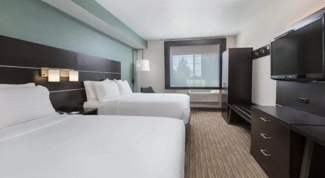 Четырёхместный номер Standard Holiday Inn Express Hotel & Suites Eugene Downtown - University by IHG