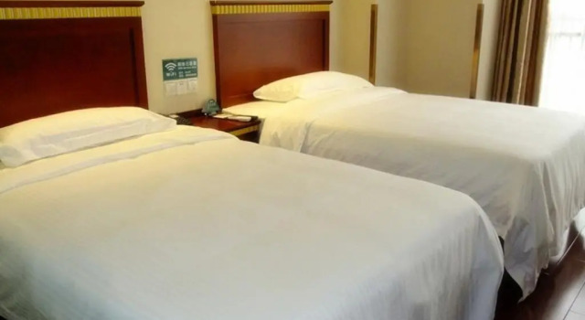 GreenTree Inn HeNan LuoYang WangCheng Square Business Hotel, Rezerwuj Hotel Hotele w Luoyang z parkingiem, Parking