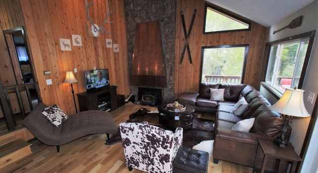 Rippling Waters- 4 Bedroom With hot tub on Chalk Creek 4 Bedrooms 2 Ba