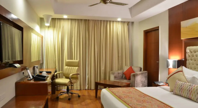 Клубный номер Standard с балконом The Lal Vilas Hotel & Resort