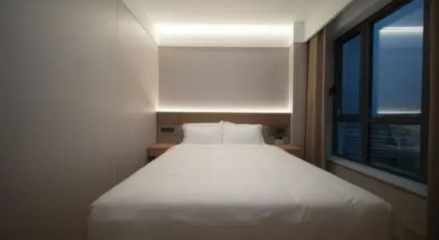 Люкс Premier Mido Hotel (First Affiliated Hospital of Weihui Medical College)
