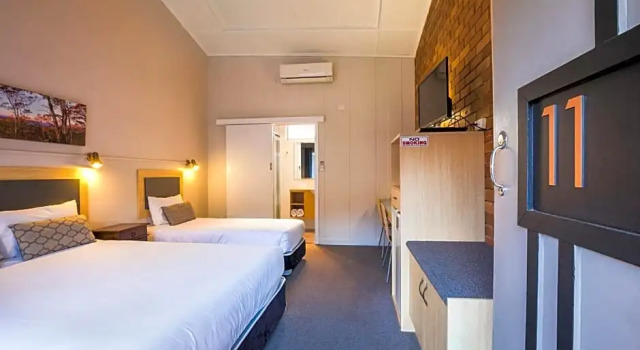 Camera Standard Downs Motel