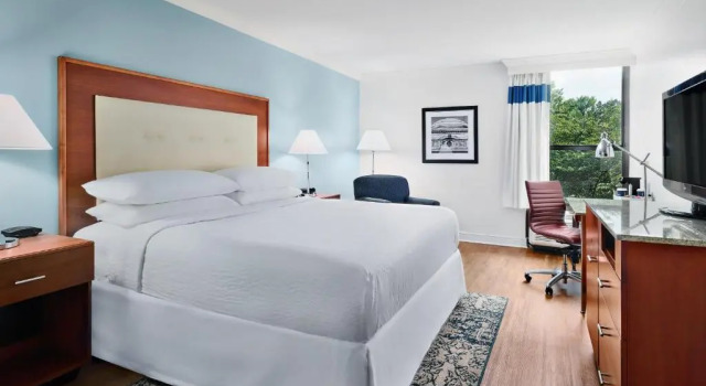 Двухместный номер Standard Four Points by Sheraton Richmond Airport