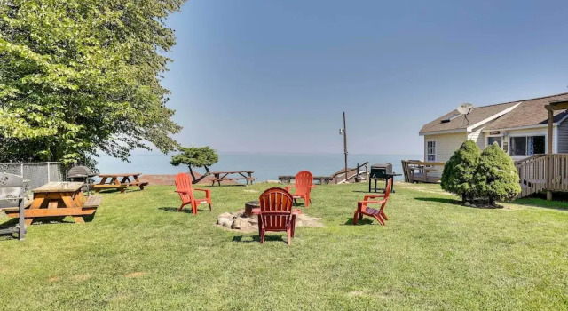 Waterfront Lake Erie Vacation Rental on the Strip!