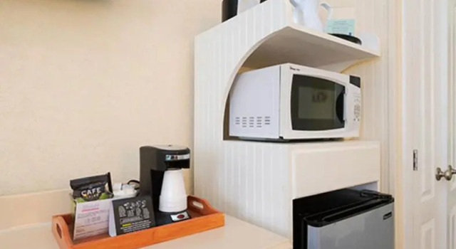 Четырёхместный номер Standard с видом на бассейн Gaidos Seaside Inn