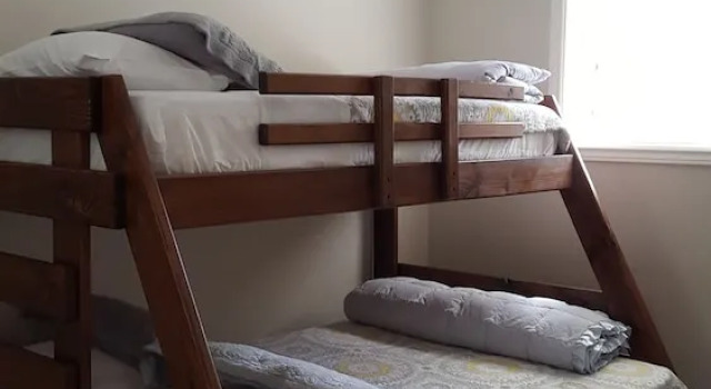 Коттедж с 2 комнатами с балконом и с видом на озеро Ogopogo Resort