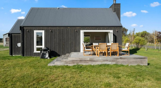 Te Whare Hipi - Martinborough Holiday Home