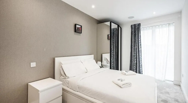 100 New King's Road · Incredible Two Bed Apartment In Parsons Green