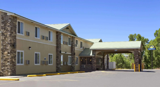 Кровать в общем номере Days Inn & Suites by Wyndham Gunnison
