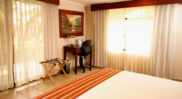 Номер Superior La Riviera Hotel